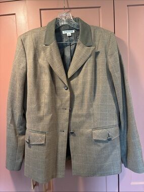 Pendleton Plaid Wool Blazer with Olive Collar and cute pleats